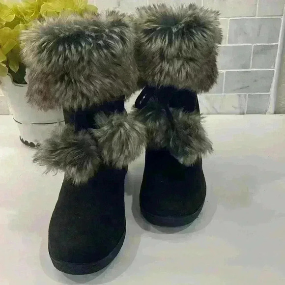 American Eagle, wedge suede like Black/faux fur/pom-poms wear up or down size9.5 - Picture 3 of 8